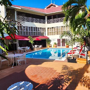 Otel Altamont Court
