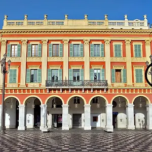 https://place-massena-duplex.fr-provencehotel.com